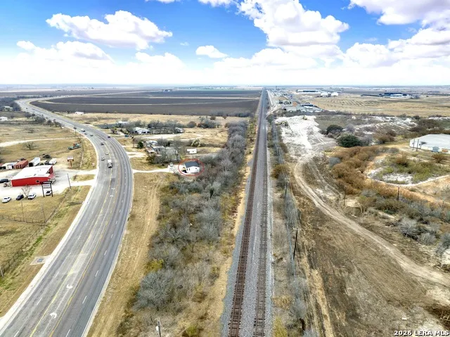 2806 Us Highway 90 Hondo, TX 78861