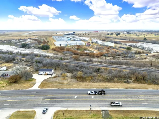 2806 Us Highway 90 Hondo, TX 78861
