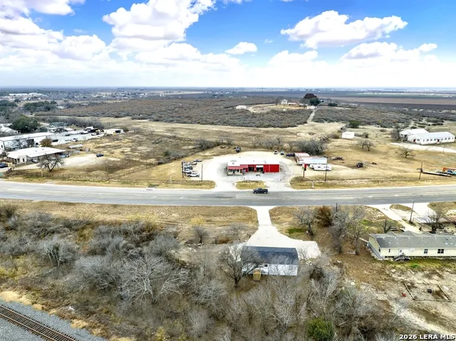 2806 Us Highway 90 Hondo, TX 78861