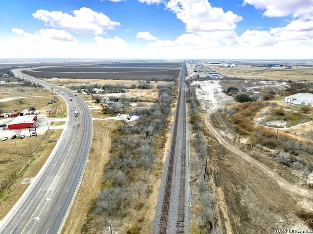 2806 Us Highway 90 Hondo, TX 78861