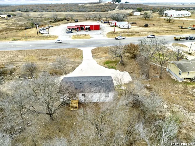 2806 Us Highway 90 Hondo, TX 78861