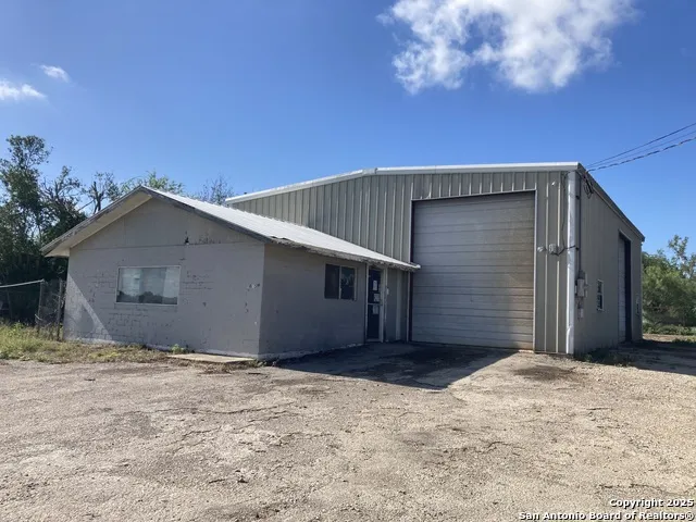 2605 19th Hondo, TX 78861