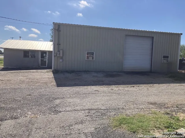 2605 19th Hondo, TX 78861