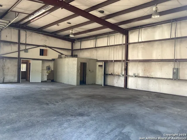 2605 19th Hondo, TX 78861