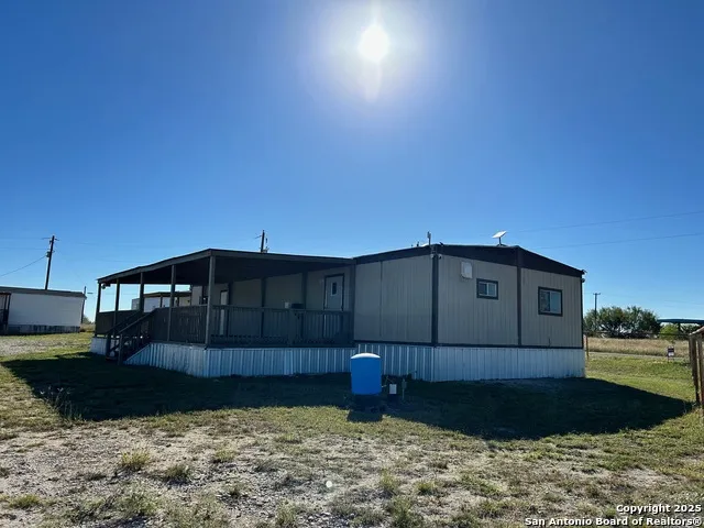 6542 County Rd 152 Kenedy, TX 78119