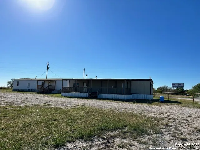 6542 County Rd 152 Kenedy, TX 78119