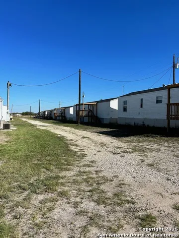 6542 County Rd 152 Kenedy, TX 78119
