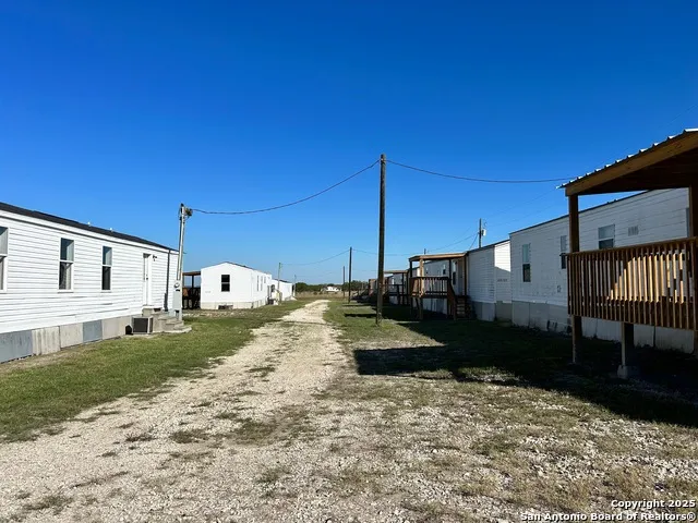 6542 County Rd 152 Kenedy, TX 78119