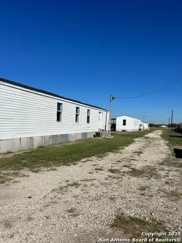 6542 County Rd 152 Kenedy, TX 78119