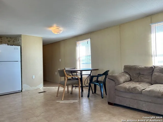6542 County Rd 152 Kenedy, TX 78119
