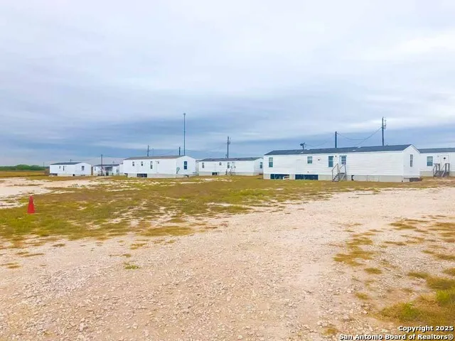 6542 County Rd 152 Kenedy, TX 78119