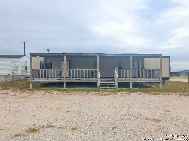6542 County Rd 152 Kenedy, TX 78119
