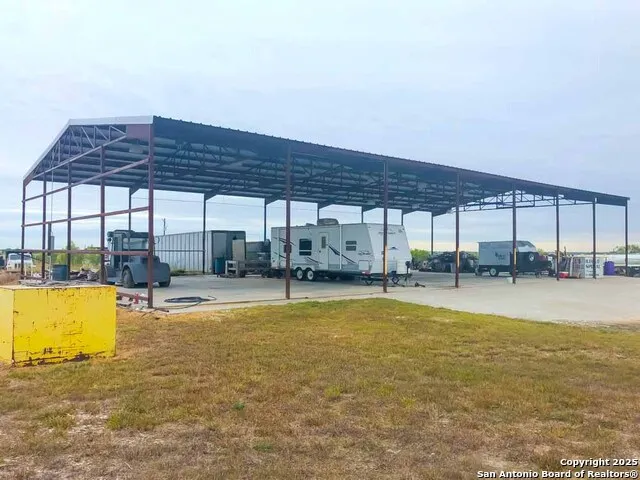 6542 County Rd 152 Kenedy, TX 78119