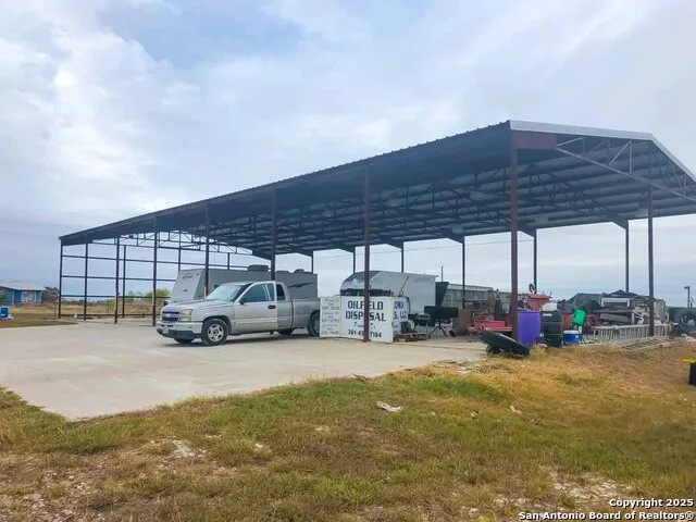 6542 County Rd 152 Kenedy, TX 78119