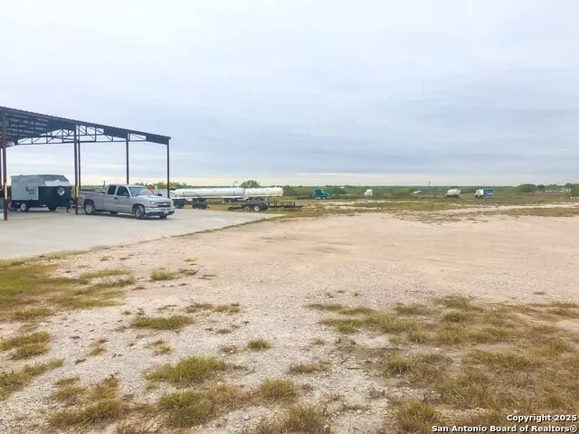 6542 County Rd 152 Kenedy, TX 78119