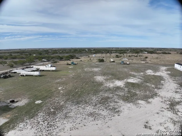 6542 County Rd 152 Kenedy, TX 78119