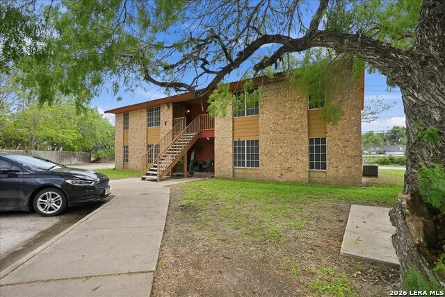 600 E CROCKETT ST Beeville, TX 78102