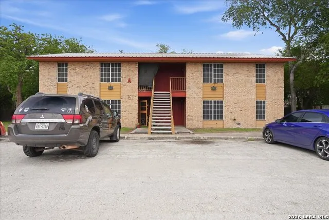 600 E CROCKETT ST Beeville, TX 78102