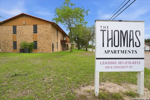 600 E CROCKETT ST Beeville, TX 78102