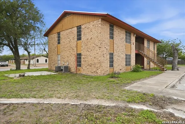 600 E CROCKETT ST Beeville, TX 78102