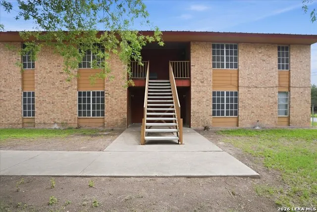 600 E CROCKETT ST Beeville, TX 78102