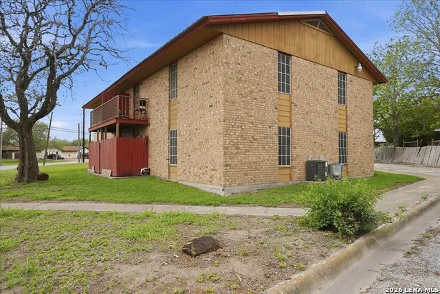 600 E CROCKETT ST Beeville, TX 78102