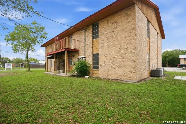 600 E CROCKETT ST Beeville, TX 78102