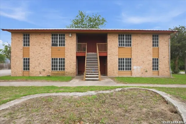 600 E CROCKETT ST Beeville, TX 78102