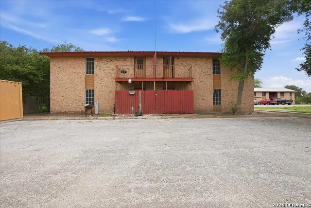 600 E CROCKETT ST Beeville, TX 78102