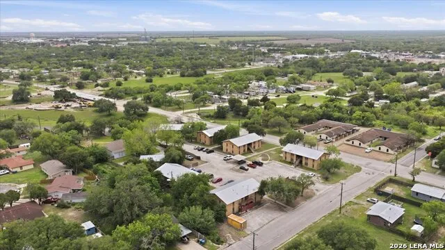 600 E CROCKETT ST Beeville, TX 78102