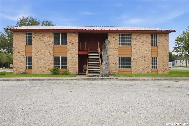 600 E CROCKETT ST Beeville, TX 78102