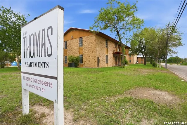 600 E CROCKETT ST Beeville, TX 78102