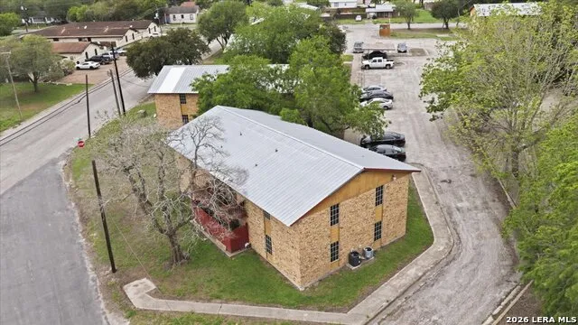 600 E CROCKETT ST Beeville, TX 78102