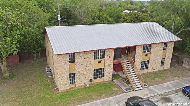 600 E CROCKETT ST Beeville, TX 78102