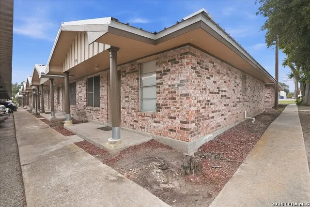 1400 SAINT MARYS ST Beeville, TX 78102
