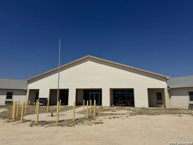 612 SERVICE COUNTY RD Carrizo Springs, TX 78834