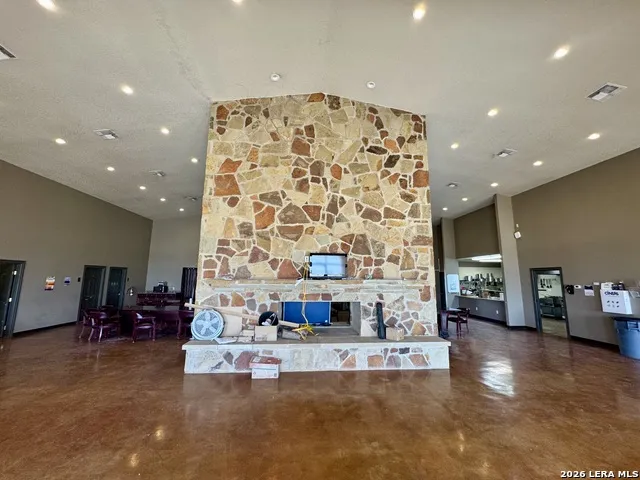 612 SERVICE COUNTY RD Carrizo Springs, TX 78834