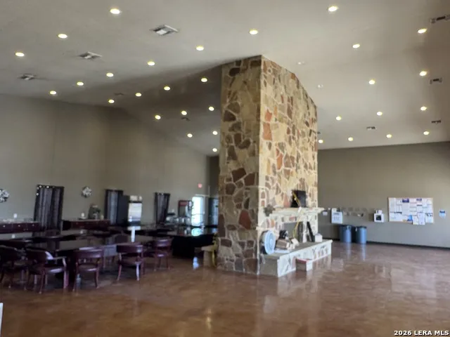 612 SERVICE COUNTY RD Carrizo Springs, TX 78834
