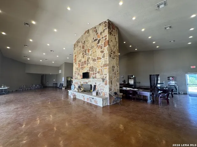 612 SERVICE COUNTY RD Carrizo Springs, TX 78834