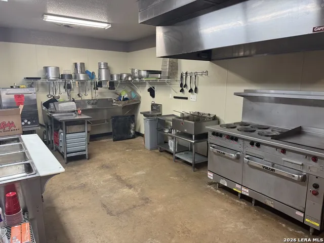 612 SERVICE COUNTY RD Carrizo Springs, TX 78834