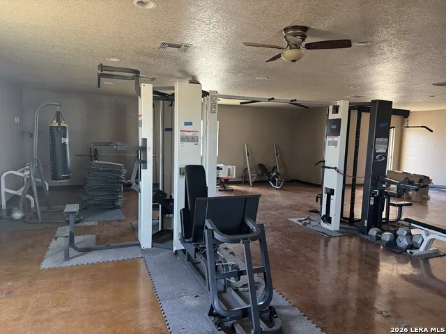 612 SERVICE COUNTY RD Carrizo Springs, TX 78834