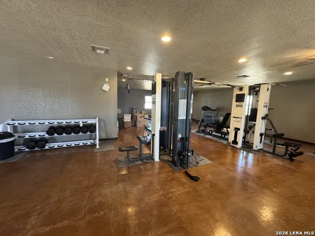 612 SERVICE COUNTY RD Carrizo Springs, TX 78834