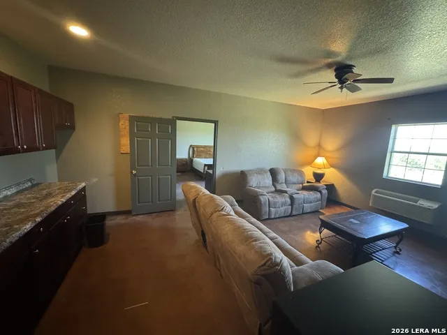 612 SERVICE COUNTY RD Carrizo Springs, TX 78834