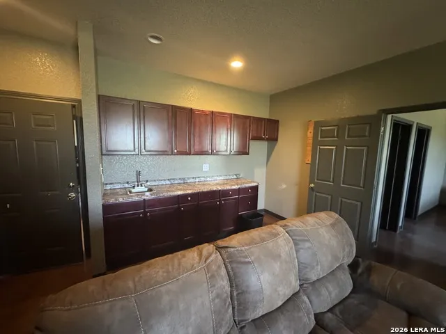 612 SERVICE COUNTY RD Carrizo Springs, TX 78834