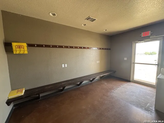 612 SERVICE COUNTY RD Carrizo Springs, TX 78834