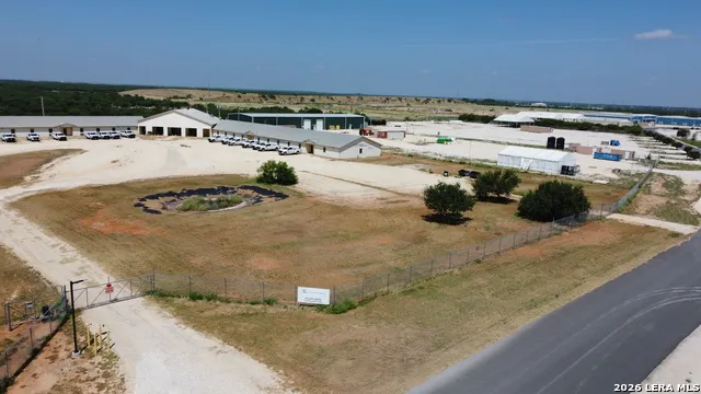 612 SERVICE COUNTY RD Carrizo Springs, TX 78834