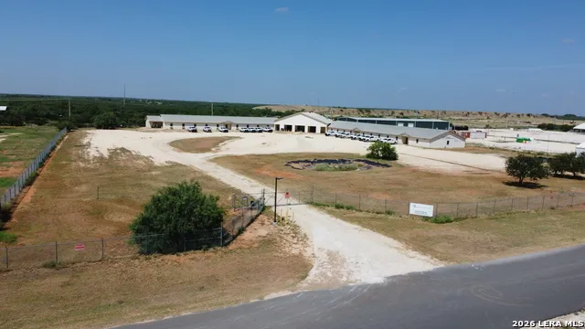 612 SERVICE COUNTY RD Carrizo Springs, TX 78834