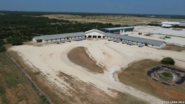 612 SERVICE COUNTY RD Carrizo Springs, TX 78834