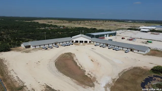 612 SERVICE COUNTY RD Carrizo Springs, TX 78834