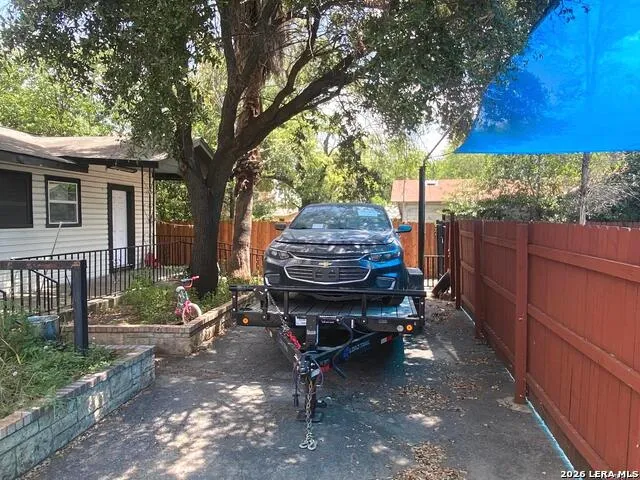 521 E EL DORADO San Antonio, TX 78204
